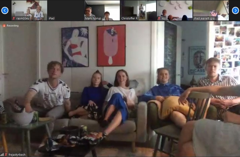 Da "arquibancasa", invadimos a live do Aarhus, da Dinamarca