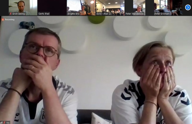 Da "arquibancasa", invadimos a live do Aarhus, da Dinamarca
