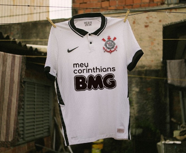 BMG desafia torcida do Corinthians para trocar cor da logomarca