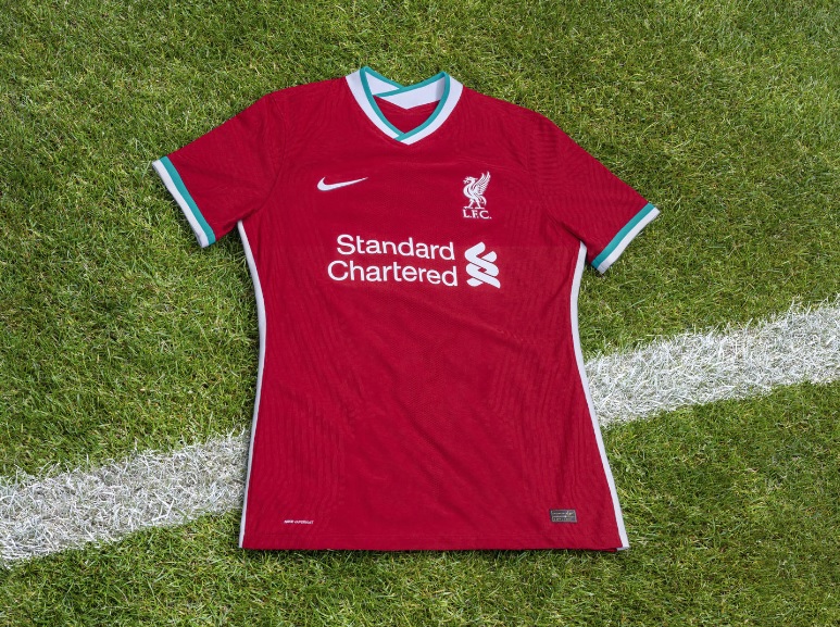 Após imbróglio na Justiça, Nike lança nova camisa do Liverpool