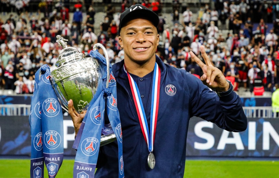 Pullman, da rede Accor, lança campanha em parceria com PSG